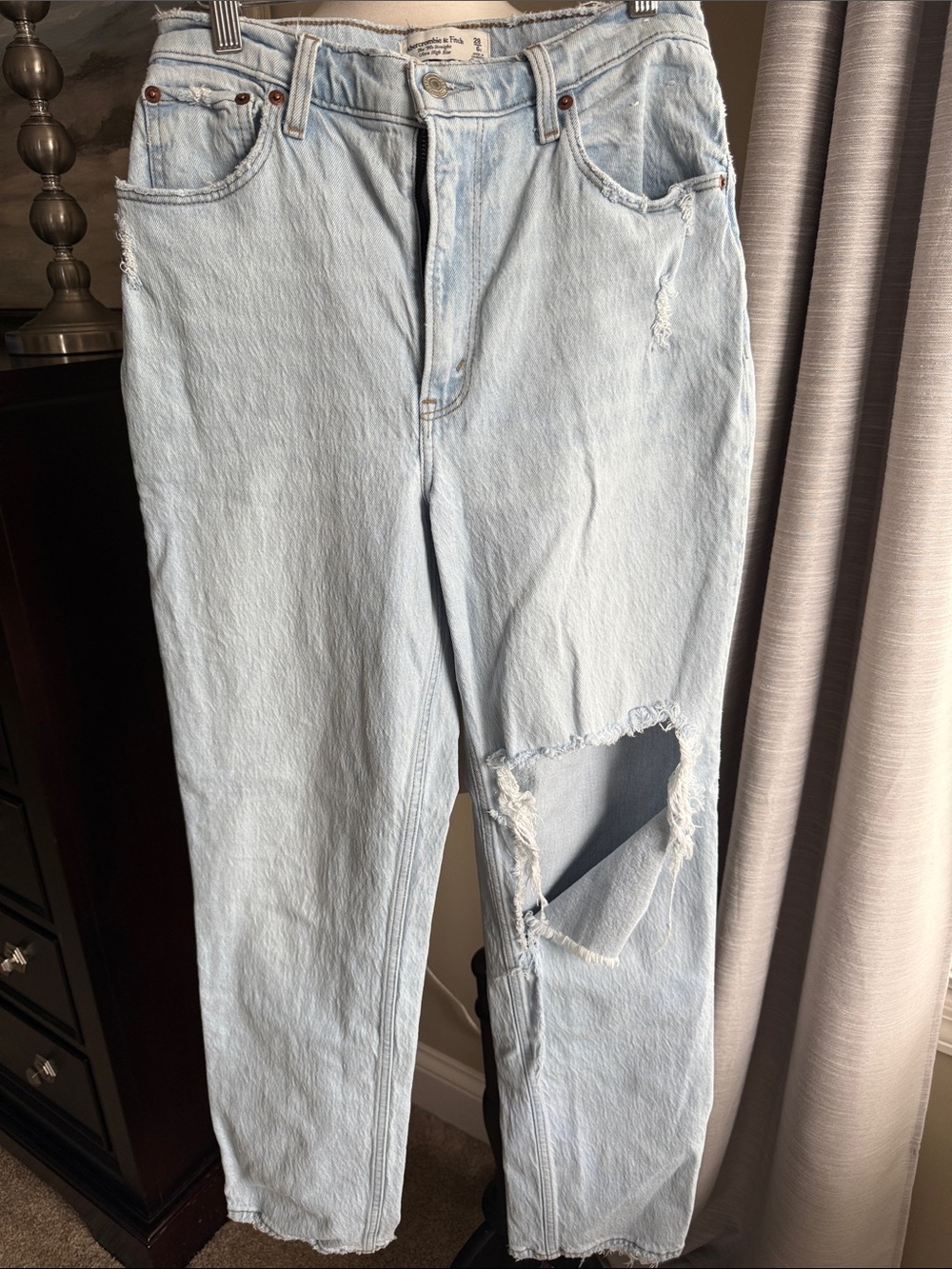 Abercrombie & Fitch women 90’s Straight Ultra High Rise Curve Love 6R light wash